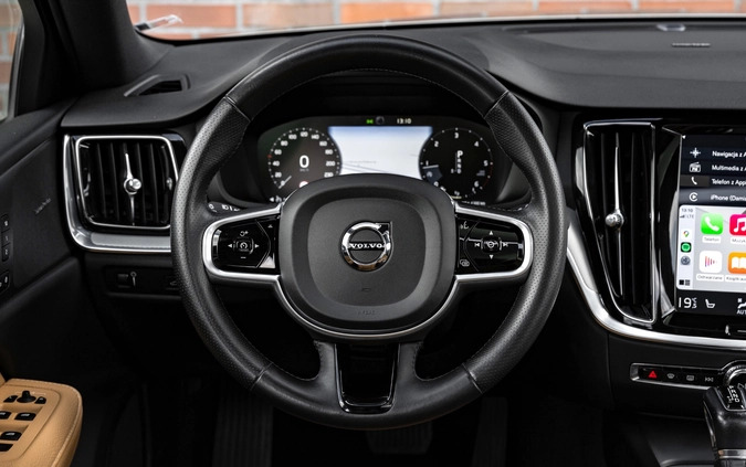 Volvo V60 cena 114900 przebieg: 104584, rok produkcji 2019 z Gryfice małe 781